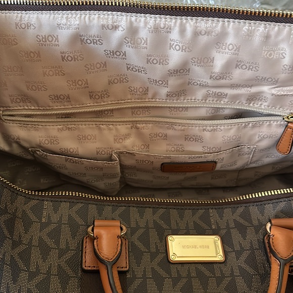 New Michael Kors Large unisex Logo Weekender Duffle Bag - Picture 4 of 12